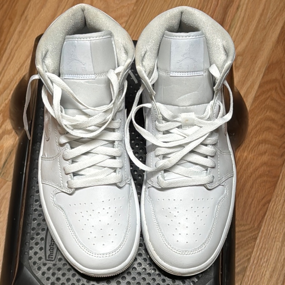 Jordan White Athletic High-Top Shoes